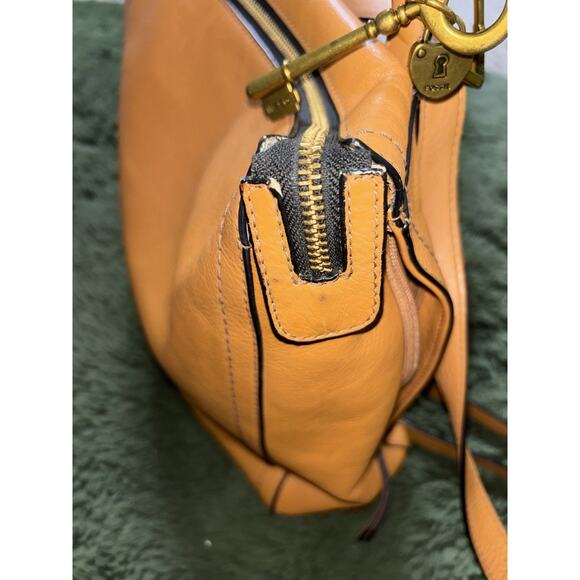 Fossil Parker style woman's brown leather backpack with key charm everyday bag - Picture 4 of 16